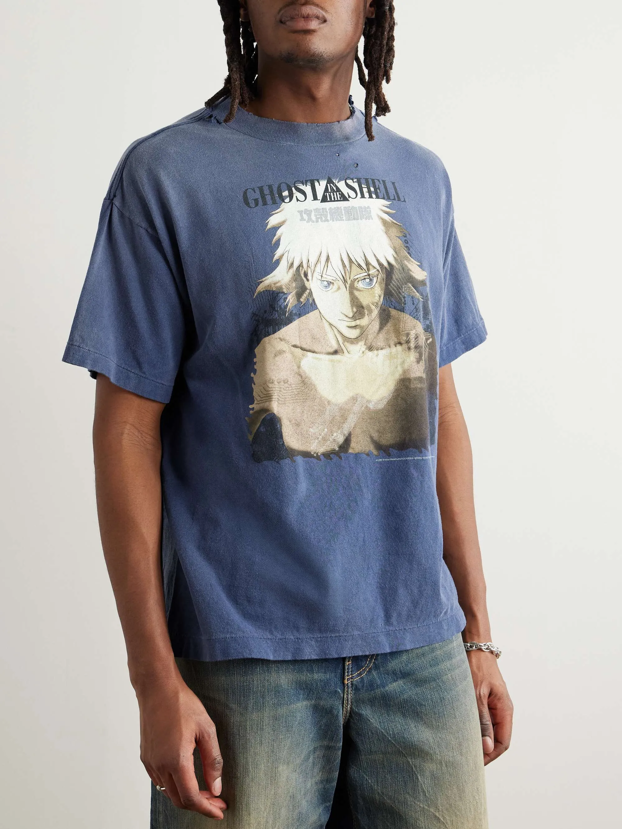SAINT Mxxxxxx × Ghost in the Shell GS_SS TEE/GST IN THE SHELL/NVY Ghost in the Shell co-branded distressed short-sleeves White-haired plain character TEE Washed blue S-XL Look for the cylindrical fabric with no side seams. The open width is almost meaningless Asut ready-made garments dyed The whole piece is sprayed with horsetail. The collar and cuffs are faded. The collar and cuffs are frayed. Many hangings are worn. The oversized printing position restores the authenticity level. Customized joint main mark/wash mark/with little angel anti-counterfeiting mark